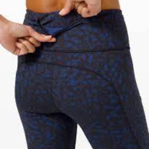 Lululemon Size 4 Fast Free Crop II 19" Leggings Non-Reflective Wild Thing Camo - Picture 3 of 14